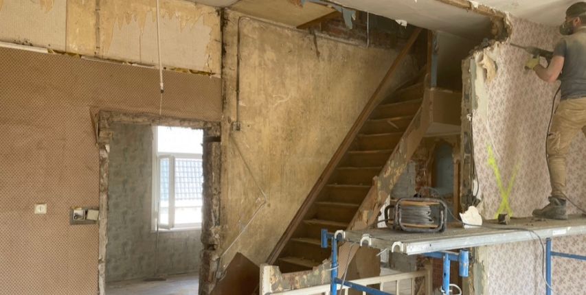 Une ouverture faite par par une démolition de mur