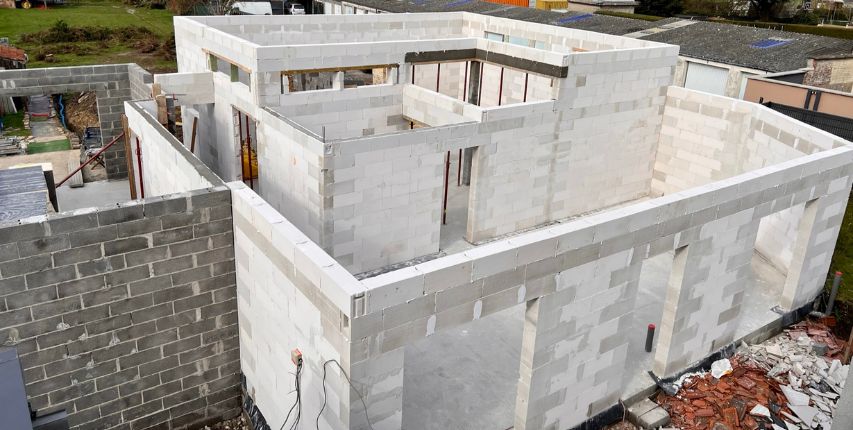 Exemple de constructions de murs et de fondations